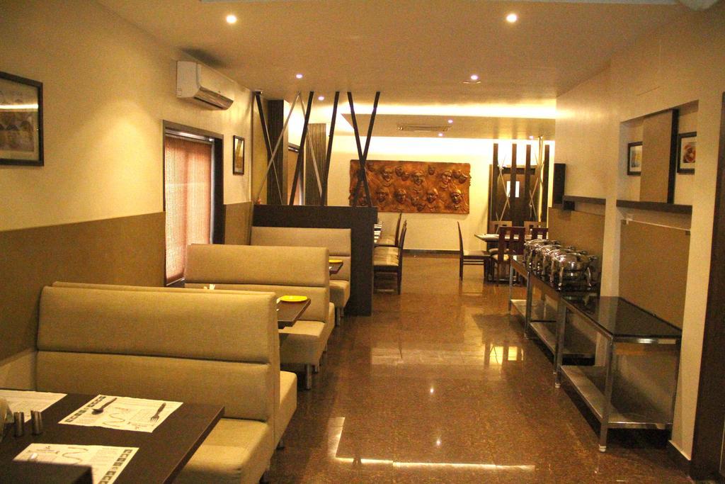 Hotel Srm Grands Ченай Екстериор снимка